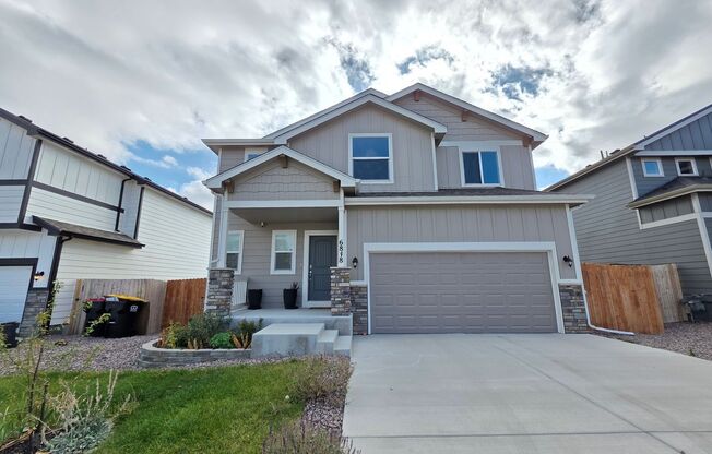 Gorgeous 4 Bed 3 bath Home In Lorson Ranch!!