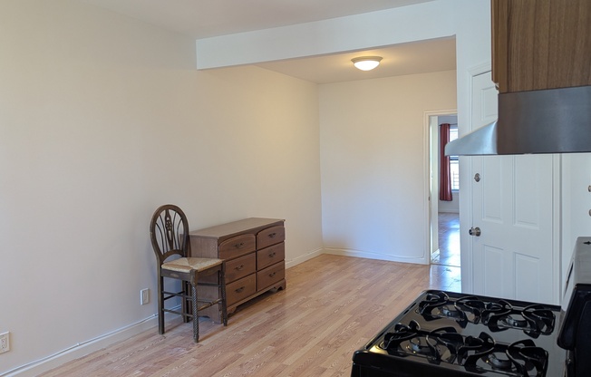 2 beds, 1 bath, $3,500, Unit 2R