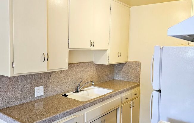 1 bed, 1 bath, $2,098, Unit 10