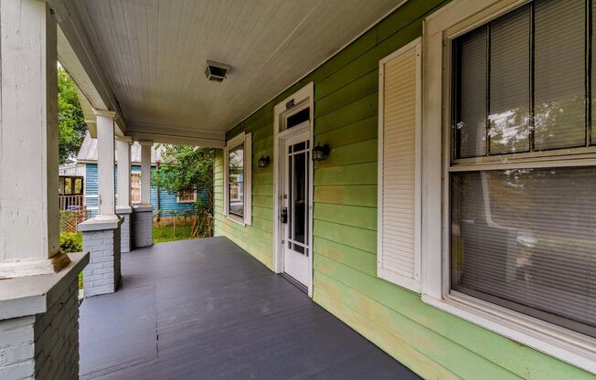 4 bed/2 bath single-family home for lease in Harrisburg, with fenced back yard!