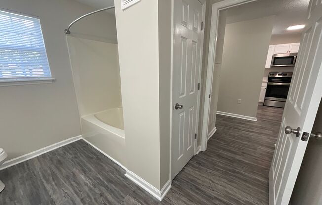 1 bed, 1 bath, 871 sqft, $1,450, Unit 2758-4 Pearl Remodel