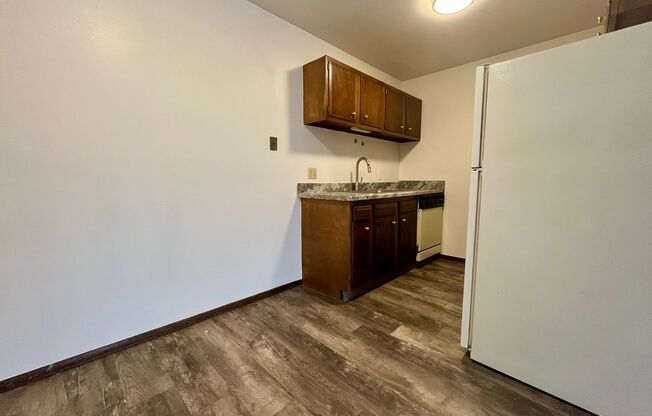1 bed, 1 bath, $1,095, Unit 43