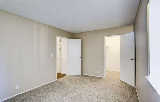 2 beds, 1 bath, 912 sqft, $2,250