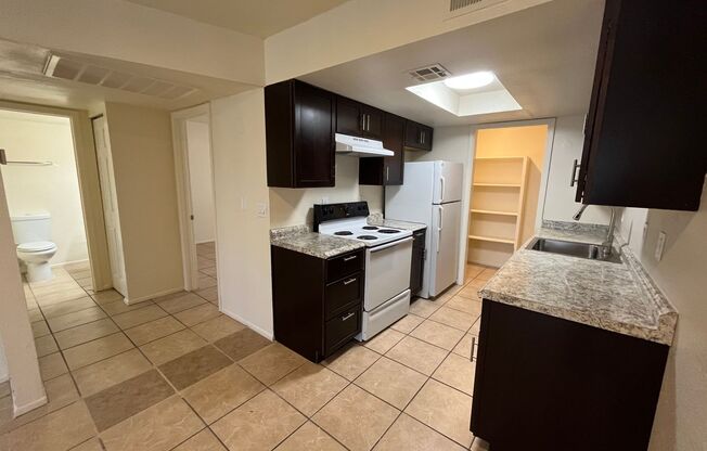 2 beds, 1 bath, 950 sqft, $1,299, Unit 106