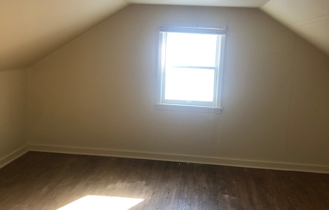 2 beds, 1 bath, $1,050