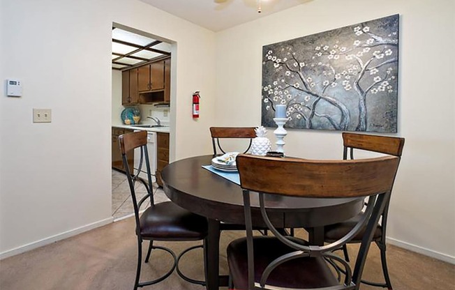 611 Regency Way Apartments Dining