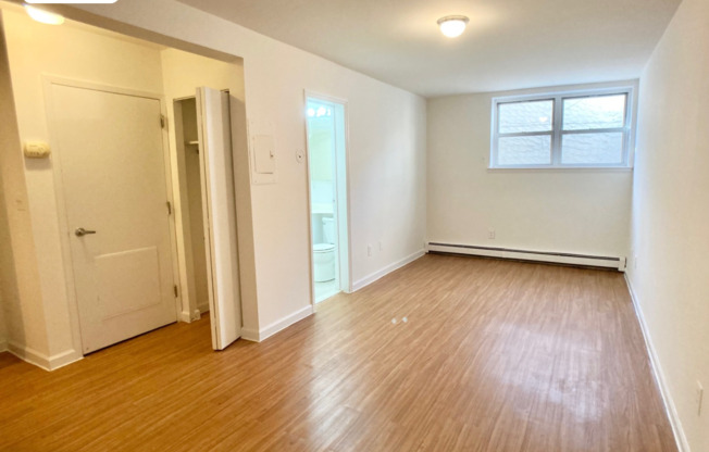 1 bed, 1.5 baths, 700 sqft, $2,500, Unit 1A