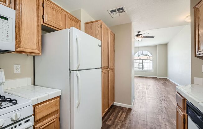 2 beds, 1 bath, $1,475, Unit BLDG 22 Unit # 2076