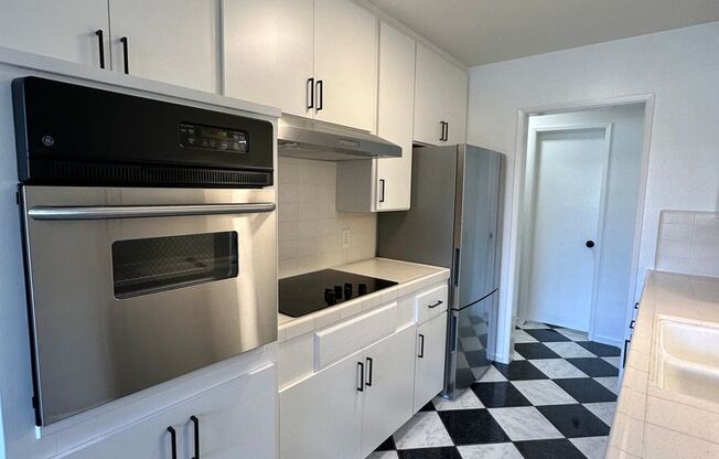 1 bed, 1 bath, $2,495, Unit # 3B