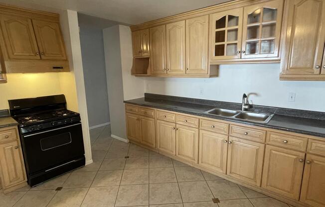 8136 KNOLLWOOD RD