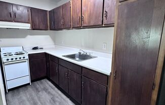 2 beds, 1 bath, 644 sqft, $900, Unit Pine Cone Village B-26