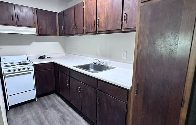 2 beds, 1 bath, 644 sqft, $900, Unit Pine Cone Village B-26