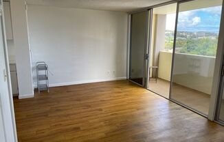 Studio w/ parking -Close to UH! Views of Diamond Head- Electricity Included