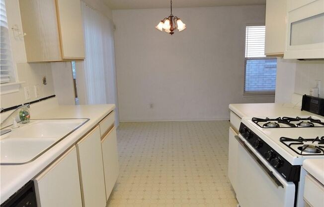 3 beds, 1 bath, $1,600