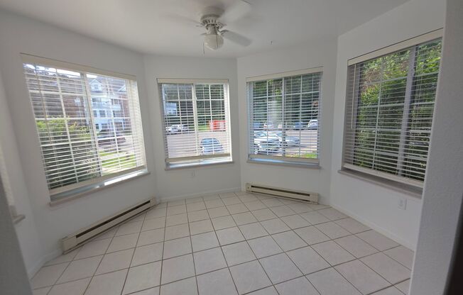 1 bed, 1 bath, 869 sqft, $1,465, Unit 1602-103