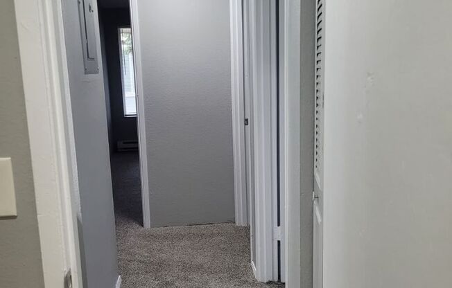 3 beds, 1 bath, 890 sqft, $1,700, Unit 505 H2