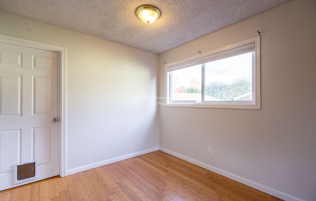 3 beds, 1 bath, $2,299