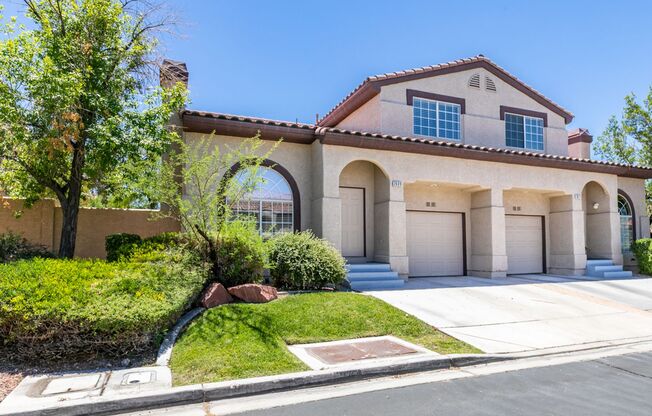 Amazing !! 2 Bedroom 2.5 Bathroom Townhouse in Henderson.