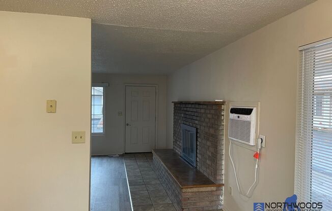 2 beds, 1 bath, $1,350, Unit UNIT # 2