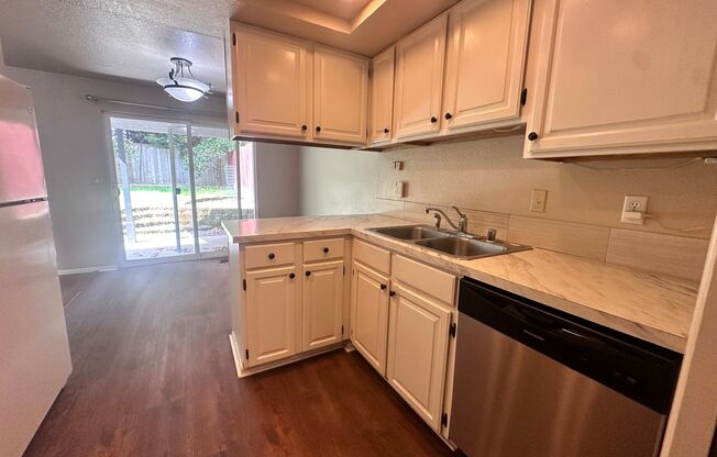 Charming Bellevue Rental – Available May 1st!