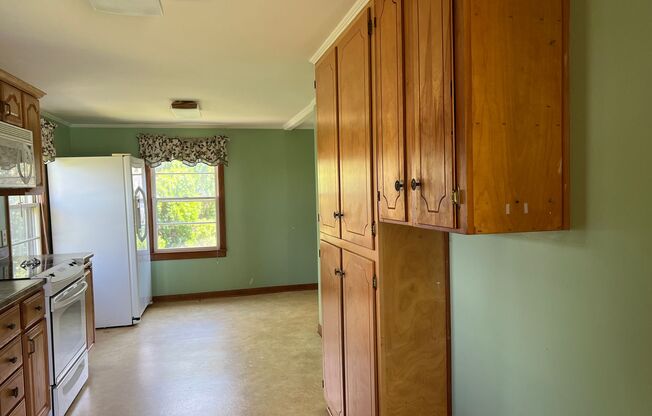 3 beds, 2 baths, $995