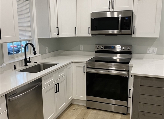 1 bed, 1 bath, 1,000 sqft, $2,400, Unit 2