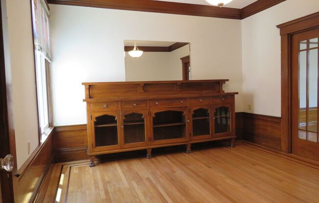 2 beds, 1 bath, $5,800, Unit 610