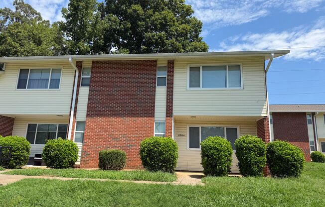 2 Bed 2.5 Bath - 10 Minutes to Downtown