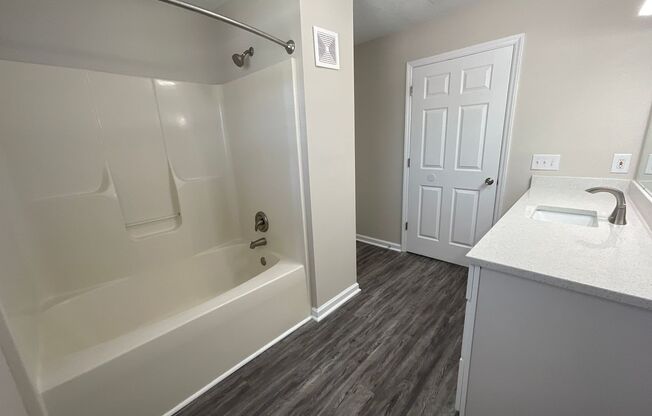 1 bed, 1 bath, 871 sqft, $1,450, Unit 2758-4 Pearl Remodel