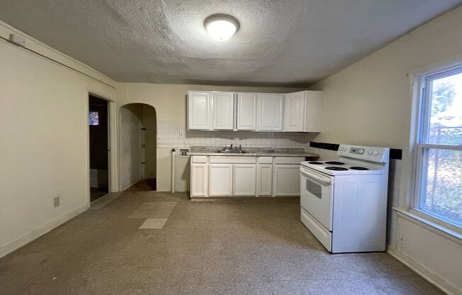 3 beds, 1 bath, $1,300, Unit Apt # 1