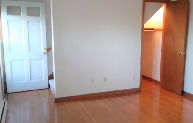 2 beds, 1.5 baths, 900 sqft, $1,440, Unit F-4