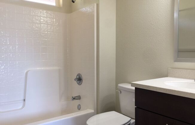 1 bed, 1 bath, 560 sqft, $1,280, Unit P