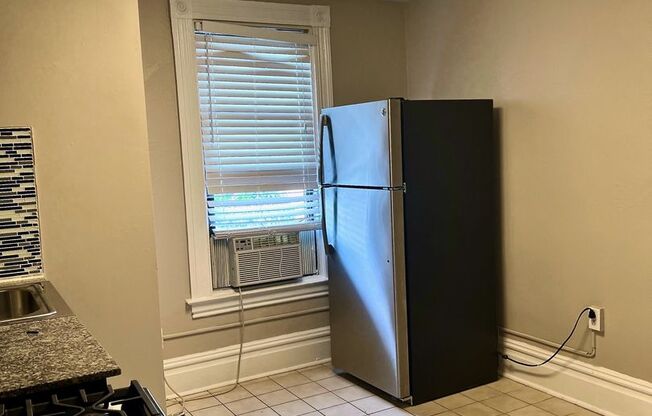 *** Amazing Apartment in Mt. Washington * Pet Friendly * Duplex style * Available Now * Spacious & Renovated ***
