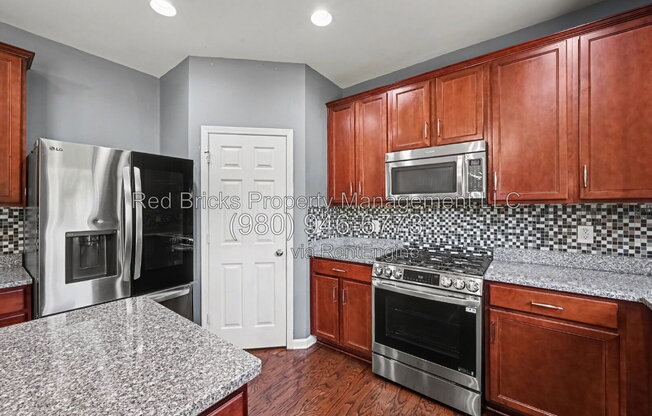 4 beds, 2.5 baths, 2,624 sqft, $2,595