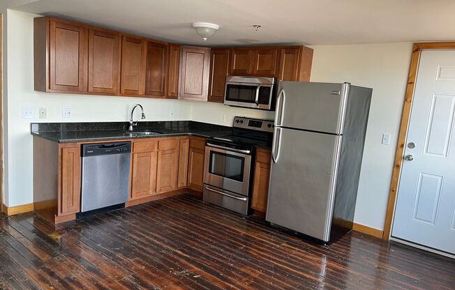 2 beds, 1 bath, 1,200 sqft, $1,750, Unit 1401 WALK UP