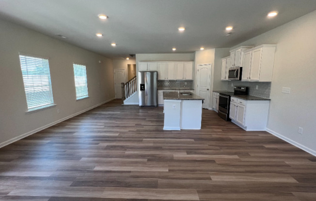 322 PLANTERS TRCE LN