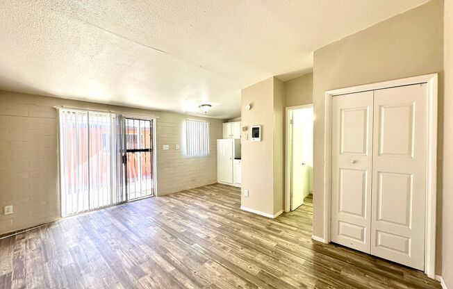 Studio, 1 bath, 400 sqft, $600, Unit Laguna114-28