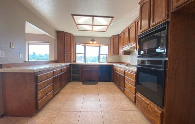 Great Location in Folsom-4 Bedroom Home!!