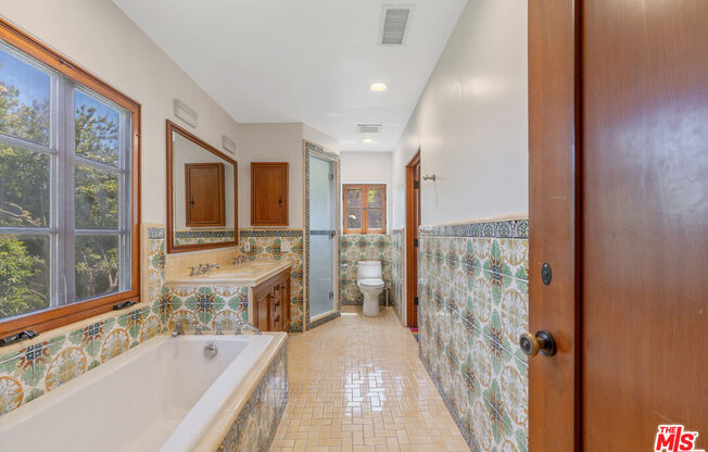 221 S BEVERLY GLN BLVD