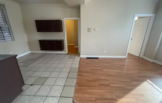 2 beds, 1 bath, $950, Unit 1022 # 1E