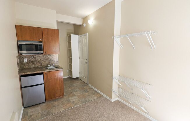 Studio, 1 bath, 137 sqft, $1,055, Unit 1B