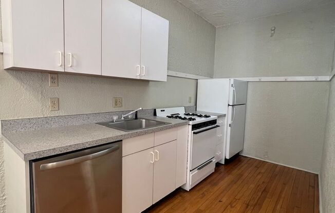 1 bed, 1 bath, 525 sqft, $1,100, Unit K