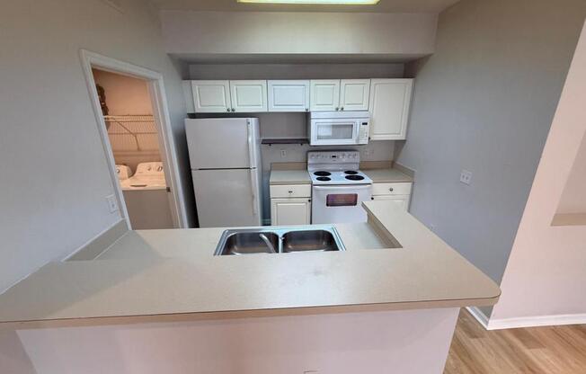 5506 Metrowest Blvd Apt. 201