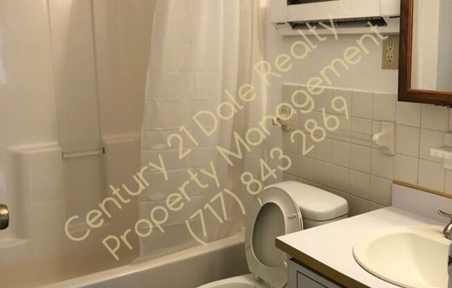 2 beds, 1 bath, $995, Unit Apt D