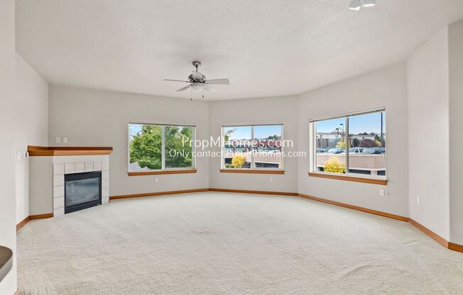 Chic One-Bedroom Condo in Vibrant Bethany Neighborhood!