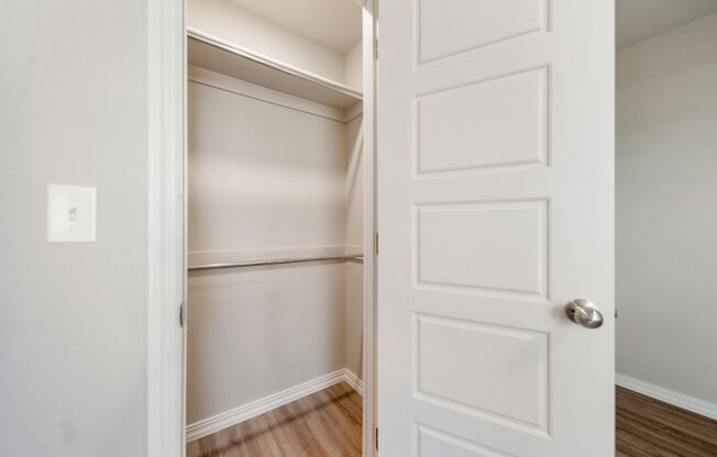 3 beds, 2 baths, 1,304 sqft, $1,829, Unit 568