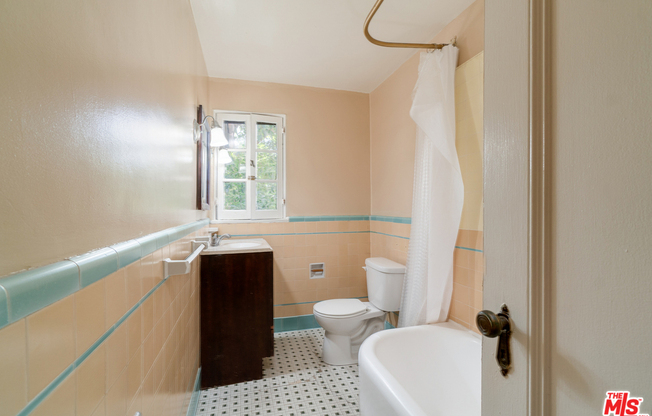 Studio, 1 bath, 720 sqft, $2,350, Unit 202