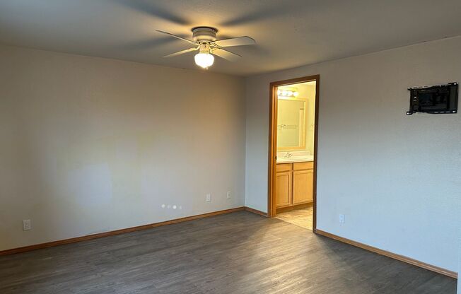 2 beds, 2 baths, $1,900