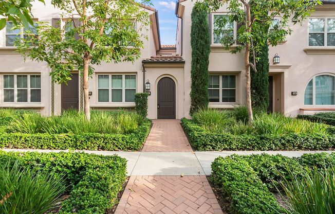 Modern Stonegate Condo with Balcony & Resort Amenities!