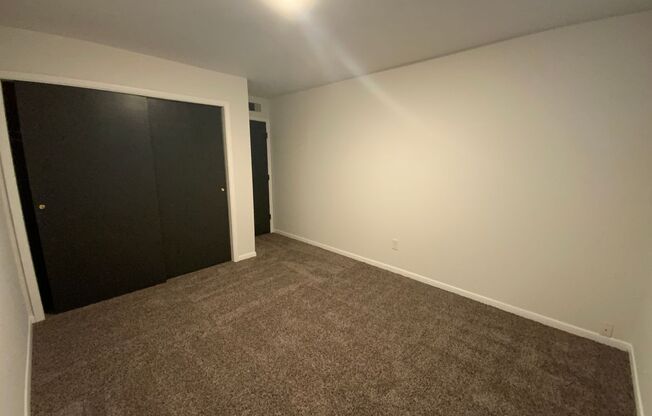 2 beds, 1 bath, 800 sqft, $1,000, Unit 20